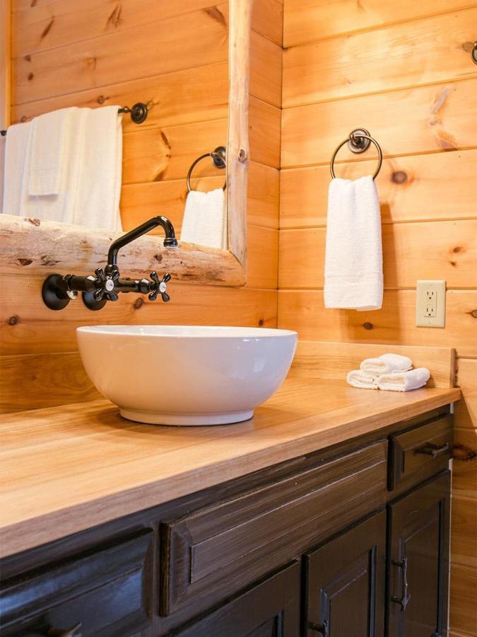 Farmhouse Suites By Amish Country Lodging ميلزبورغ المظهر الخارجي الصورة