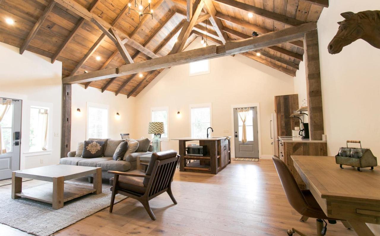 Farmhouse Suites By Amish Country Lodging ميلزبورغ المظهر الخارجي الصورة