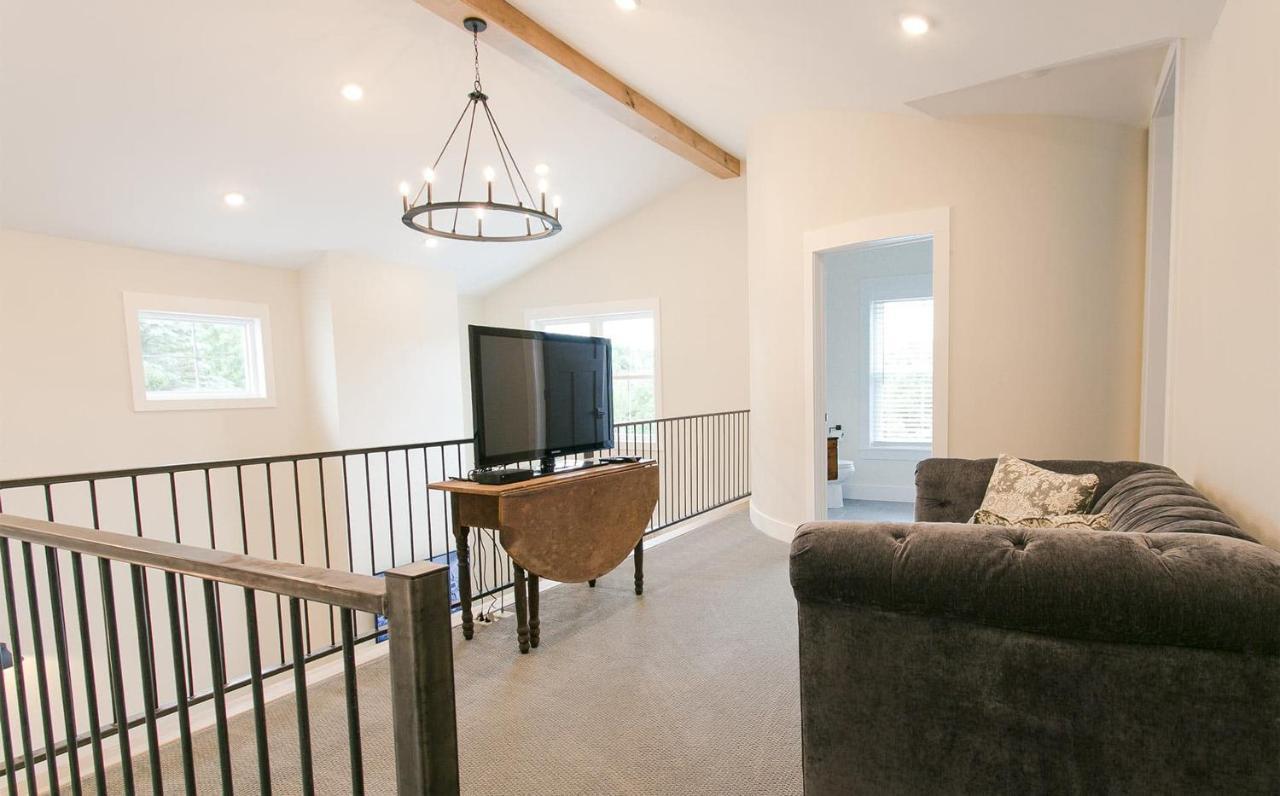 Farmhouse Suites By Amish Country Lodging ميلزبورغ المظهر الخارجي الصورة