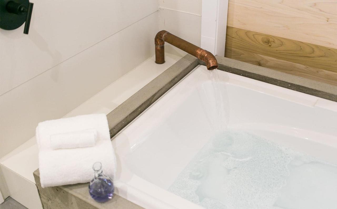 Farmhouse Suites By Amish Country Lodging ميلزبورغ المظهر الخارجي الصورة