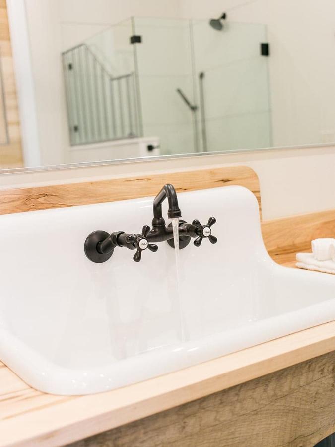 Farmhouse Suites By Amish Country Lodging ميلزبورغ المظهر الخارجي الصورة