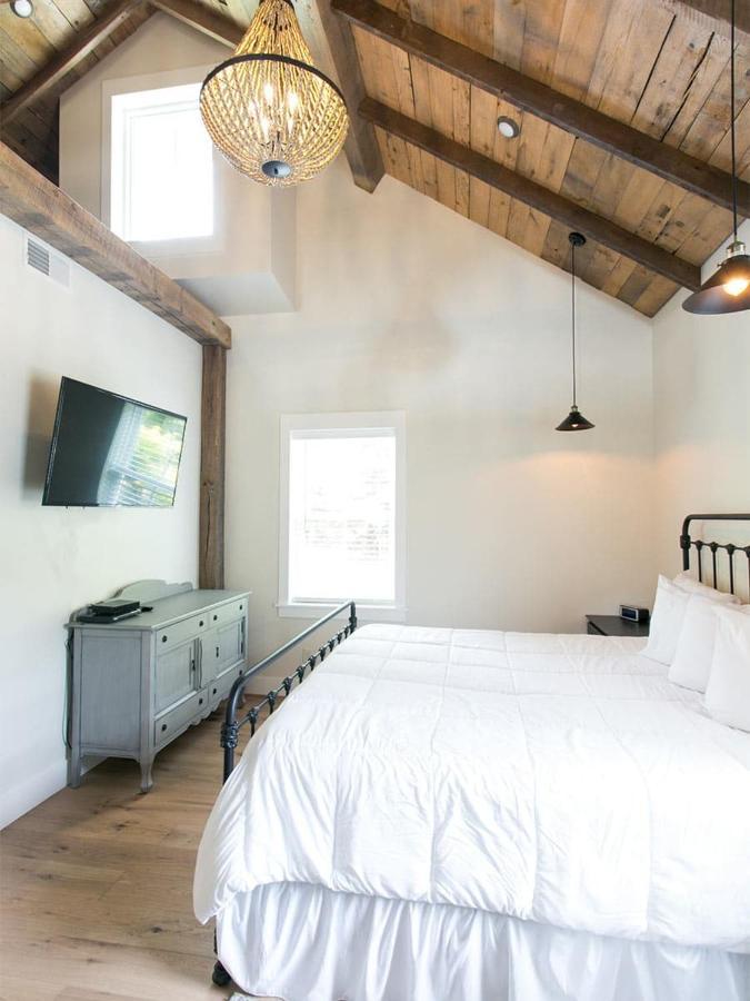 Farmhouse Suites By Amish Country Lodging ميلزبورغ المظهر الخارجي الصورة