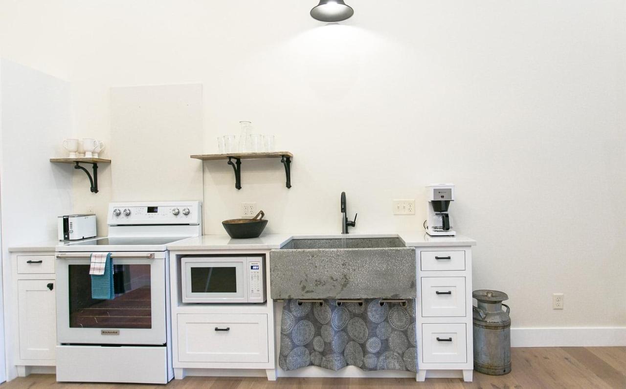Farmhouse Suites By Amish Country Lodging ميلزبورغ المظهر الخارجي الصورة