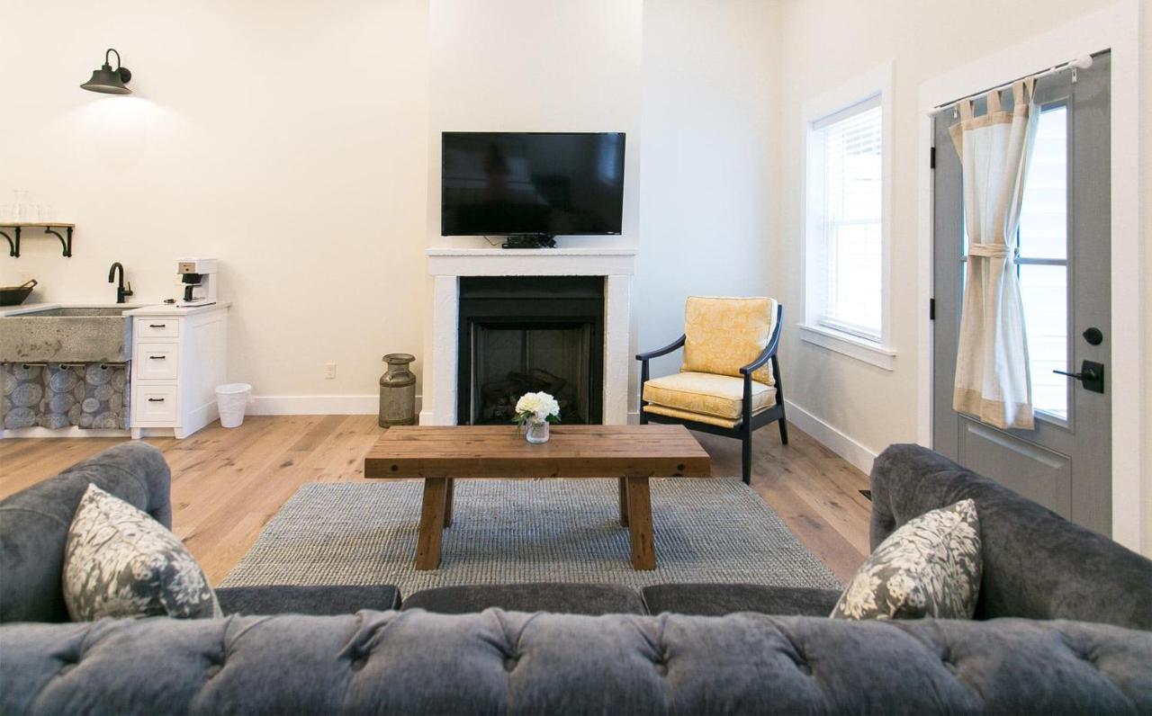 Farmhouse Suites By Amish Country Lodging ميلزبورغ المظهر الخارجي الصورة