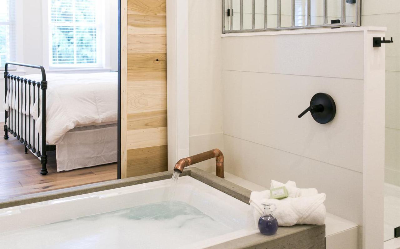 Farmhouse Suites By Amish Country Lodging ميلزبورغ المظهر الخارجي الصورة