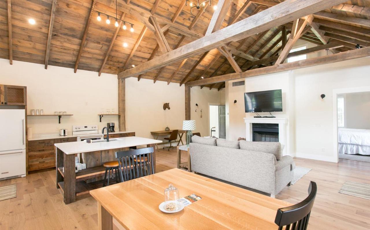 Farmhouse Suites By Amish Country Lodging ميلزبورغ المظهر الخارجي الصورة