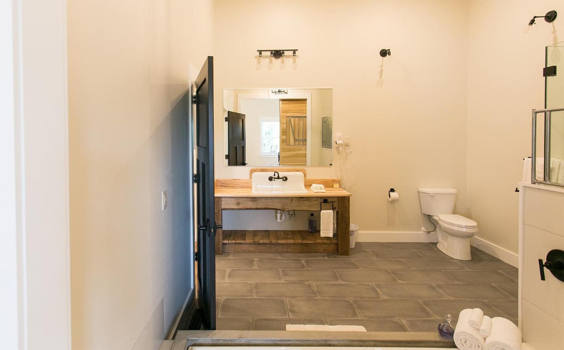 Farmhouse Suites By Amish Country Lodging ميلزبورغ المظهر الخارجي الصورة